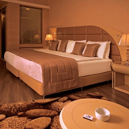 エセル プレミアム ホテル&スパ ブユックチェクメジェ エクステリア 写真 A room at the hotel