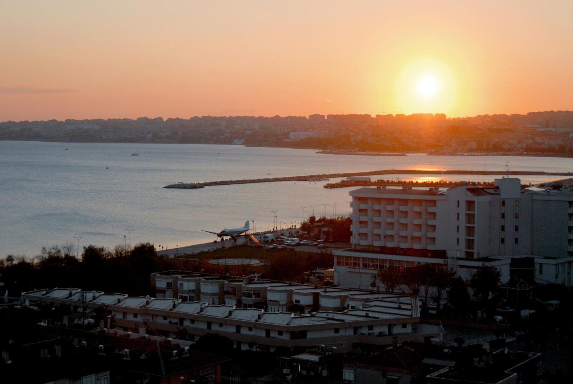 エセル プレミアム ホテル&スパ ブユックチェクメジェ エクステリア 写真 Sunset over the Gulf of Chania