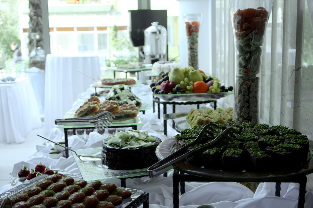エセル プレミアム ホテル&スパ ブユックチェクメジェ エクステリア 写真 A buffet