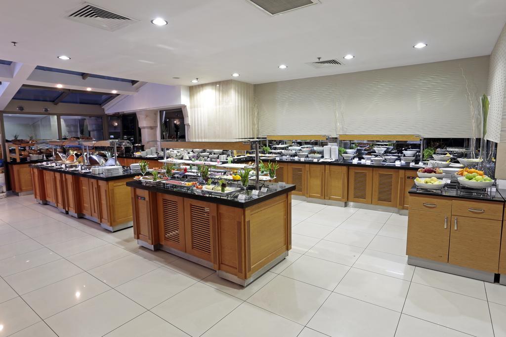 エセル プレミアム ホテル&スパ ブユックチェクメジェ エクステリア 写真 A buffet at a hotel