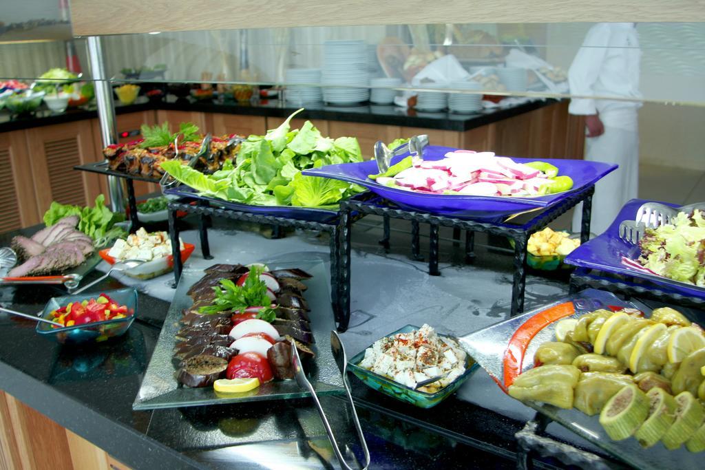 エセル プレミアム ホテル&スパ ブユックチェクメジェ エクステリア 写真 A salad bar